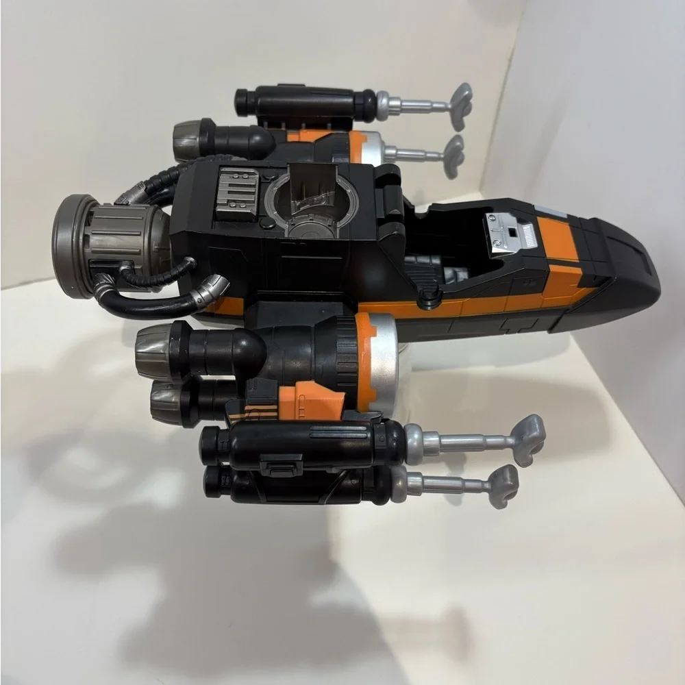 Star Wars Black and Orange Starfighter - Picture 3 of 9